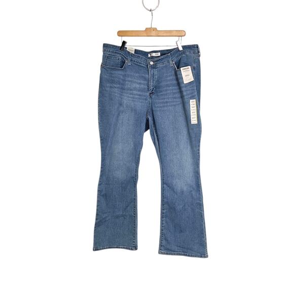 Levis Signature Totally Shaping Bootcut Light Wash High Rise Jeans 36x30 NWT - Picture 1 of 10